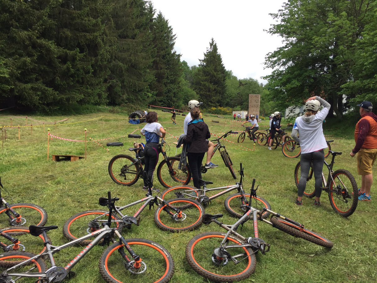 T0om48's tweet photo. Les bleus sont chaud! #teamqesis #michelincampus #raidauvergne https://t.co/qYLf5eUoWk