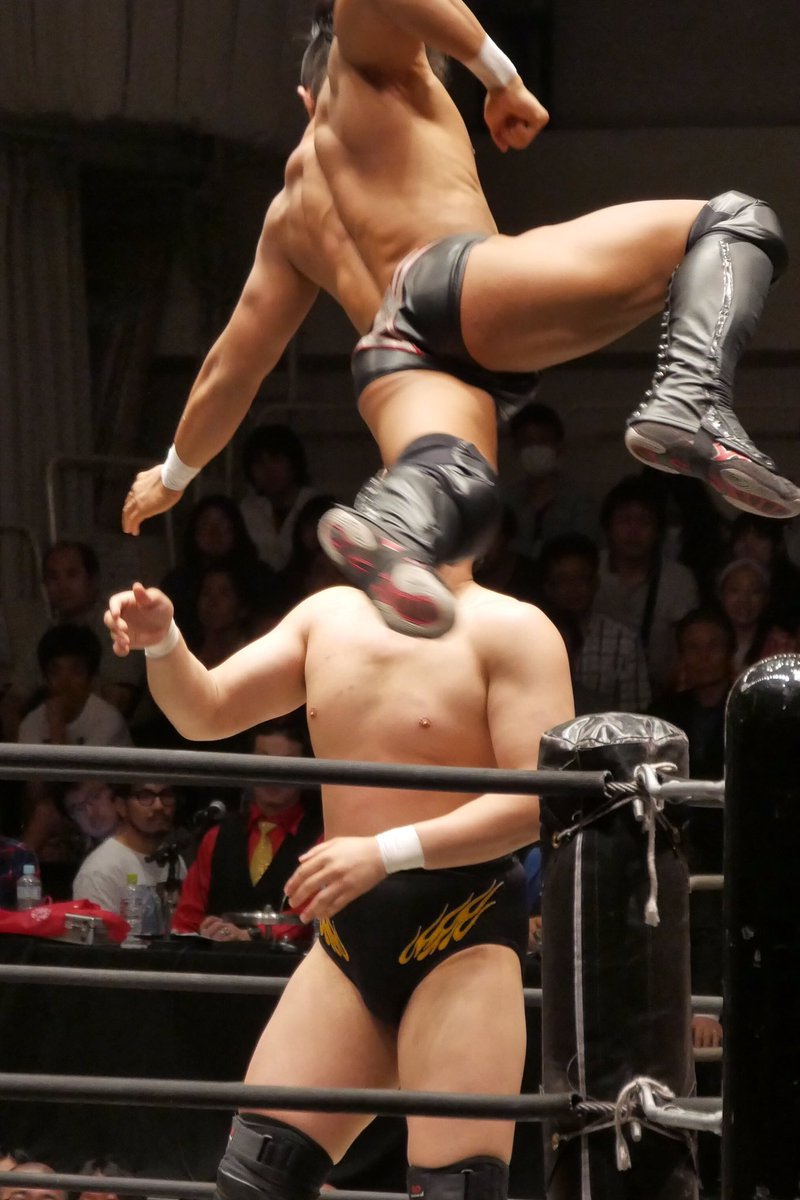 hirailog's tweet photo. amazonプライム会員は、是非「ぶらり路上プロレス」の#19を観てね！ダイナとゼットンがプロレスするよ。これに限らず、このDDTっていう団体は何度かウルトラマンが参戦したことがあるんだ。そして#20は、ウルトラマン関係ないけど、普通に好カードなので、続けて観てみるといいよ！ https://t.co/oZcgT812DQ