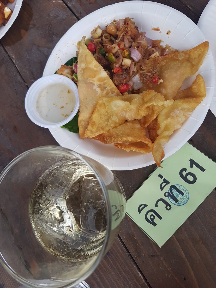 LadyParkVodka's tweet photo. จองบัตรดูคอนสามี มีเหล้าฟรีกินอีก!! ดีชิหาย
ขอบคุณผู้สนับสนุนคะ #chevas
#เป๊กผลิตโชค #สวนเส #แล้วเจอกัน
#peckpalit https://t.co/KUxpqHtBqh