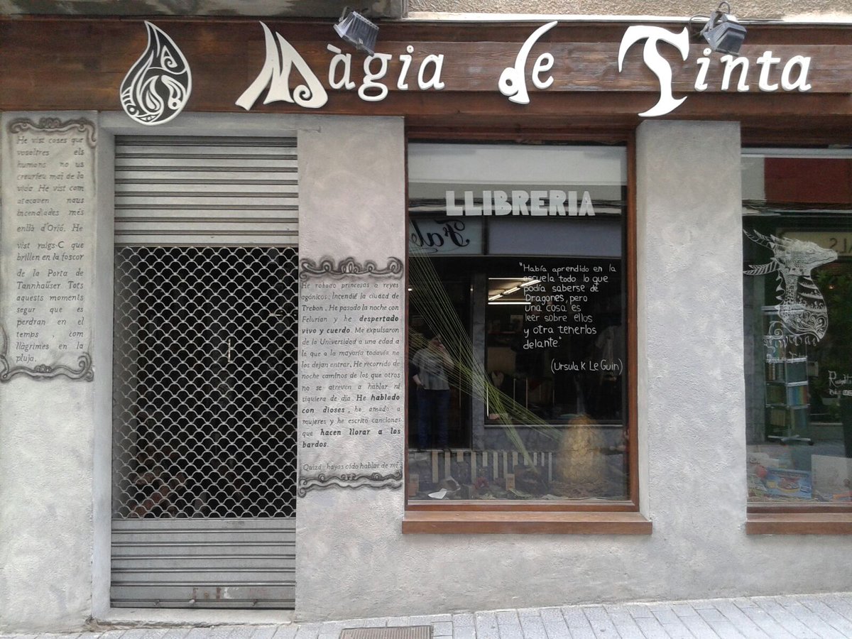 im_from_spain's tweet photo. There's this bookstore in a little village in Catalonia (Spain)... it has a fragment of The Name of the Wind on the wall 😍 @PatrickRothfuss https://t.co/Fw0KdkQ0ZE
