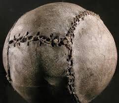 old_sportier's tweet image. أقدم كرة قدم في العالم  وجدت في قلعة ستيرلنغ باسكتلندا عام 1540م
#رياضي_قديم