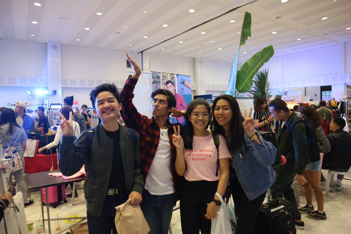 samsntlcs's tweet photo. Bloggers United Part 2 ❤️ nice meeting you guys!! Hope to see you soon ☺️ #BU13 #BackToCool #BloggersUnited13 https://t.co/5V79p01Qka