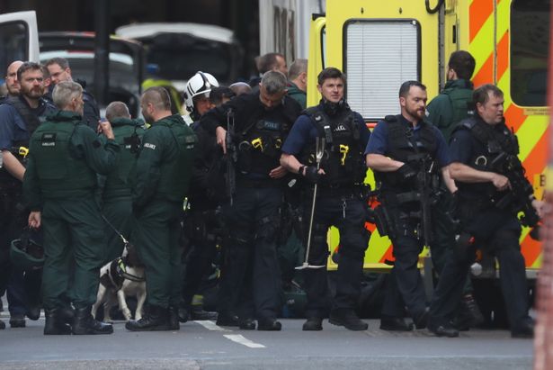 First police officer at London Bridge attack "was rugby player who took on all terrorists until forced to ground" mirror.co.uk/news/uk-news/f…