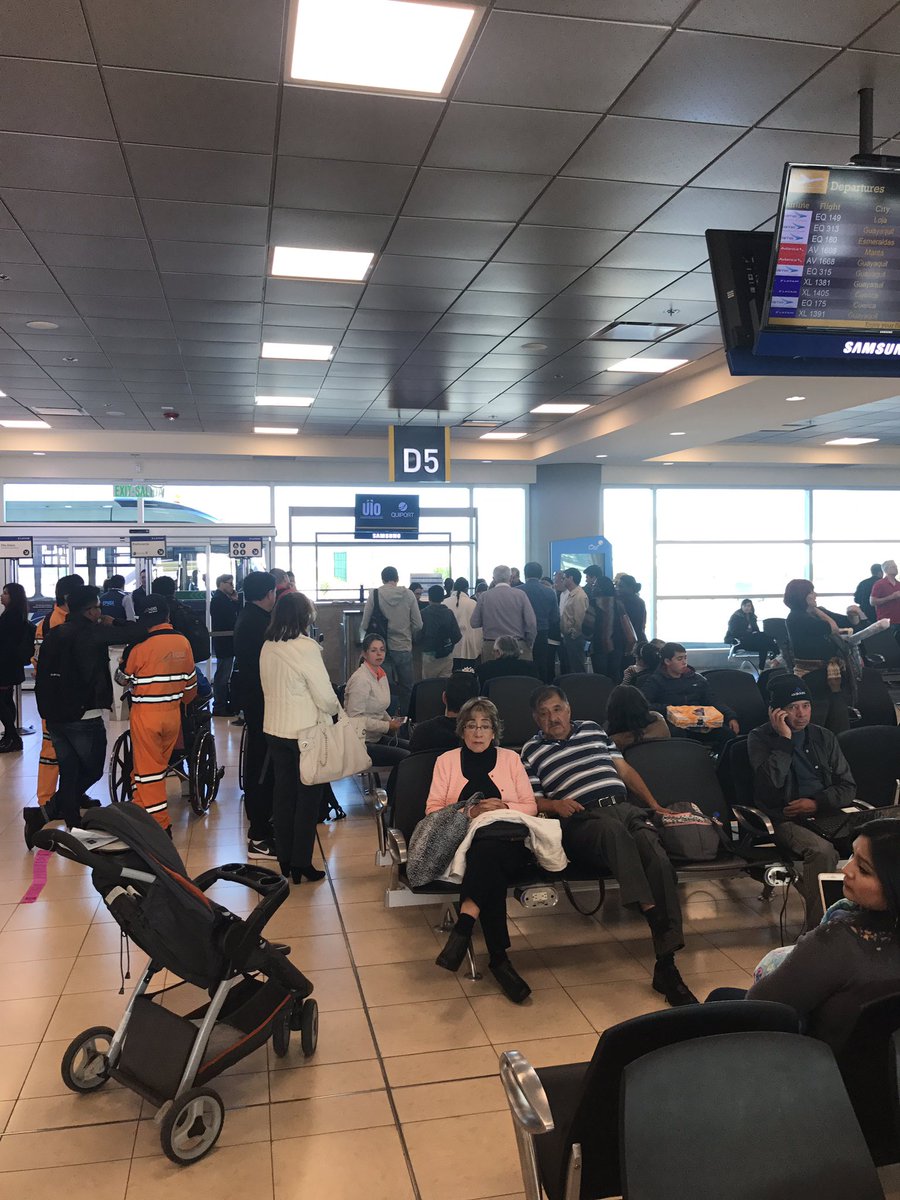felipeip's tweet photo. Retraso de 3 horas y ninguna información segura vuelo Quito - Cuenca de hoy..! #LATAMEcuador https://t.co/xBx2vNxxW4