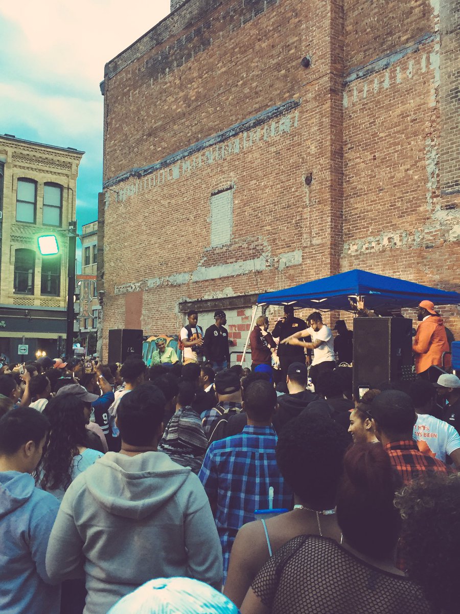 ebernsen's tweet photo. The creative energy in Providence always feel right...but #PVDFest was exceptionally positive yesterday. Great vibes https://t.co/tmBAFrRXB3