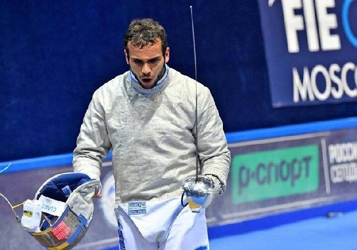 poliziadistato's tweet photo. #Fiammeoro prima vittoria nella #CoppadelMondo di #scherma per lo sciabolatore #LucaCuratoli, medaglia d'oro nel Grand Prix di #Mosca2017 https://t.co/WojxtFwiMT