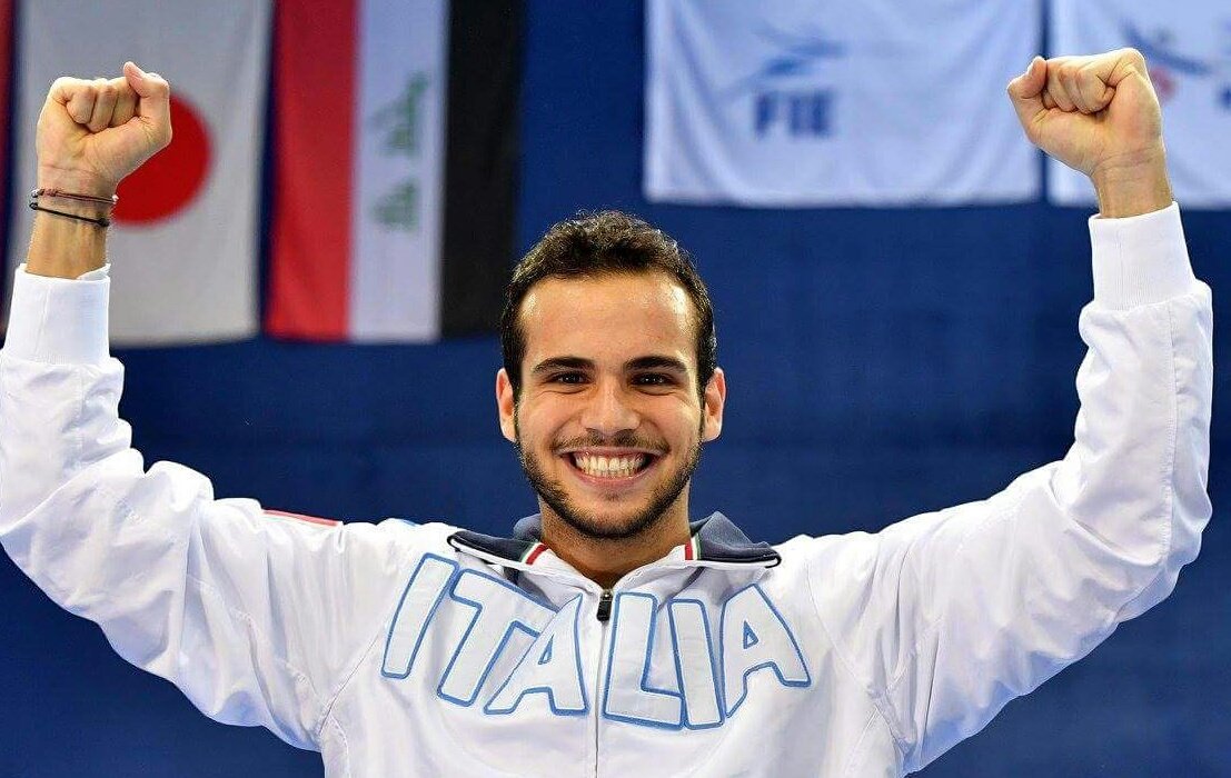 poliziadistato's tweet photo. #Fiammeoro prima vittoria nella #CoppadelMondo di #scherma per lo sciabolatore #LucaCuratoli, medaglia d'oro nel Grand Prix di #Mosca2017 https://t.co/WojxtFwiMT