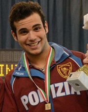 poliziadistato's tweet photo. #Fiammeoro prima vittoria nella #CoppadelMondo di #scherma per lo sciabolatore #LucaCuratoli, medaglia d'oro nel Grand Prix di #Mosca2017 https://t.co/WojxtFwiMT