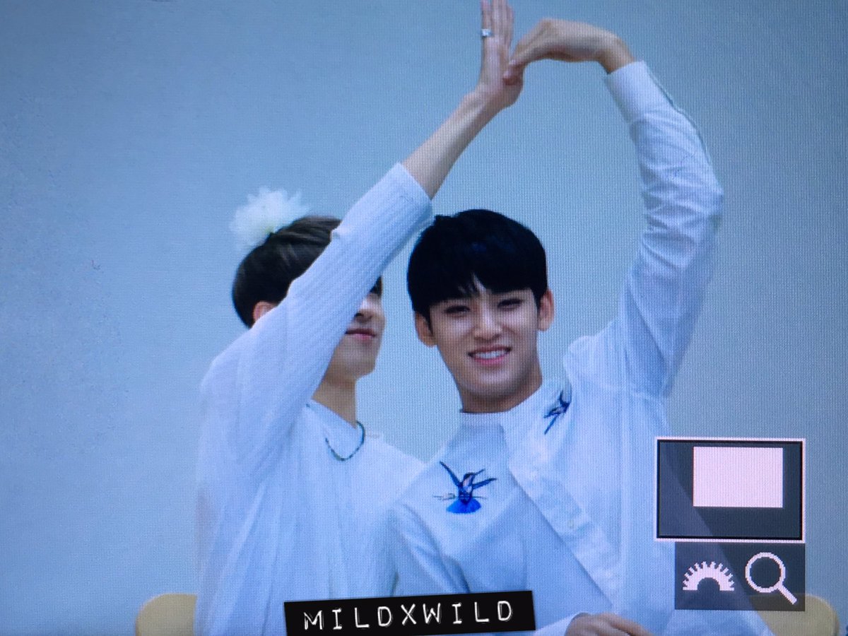 MEANIE_PH's tweet photo. [PREVIEW] 170604 Gwanghamun Fansign 💙 #세븐틴 #민규 #MINGYU #원우 #WONWOO #울고_싶지_않아 ©mildxwild https://t.co/yKi1LcWEkg