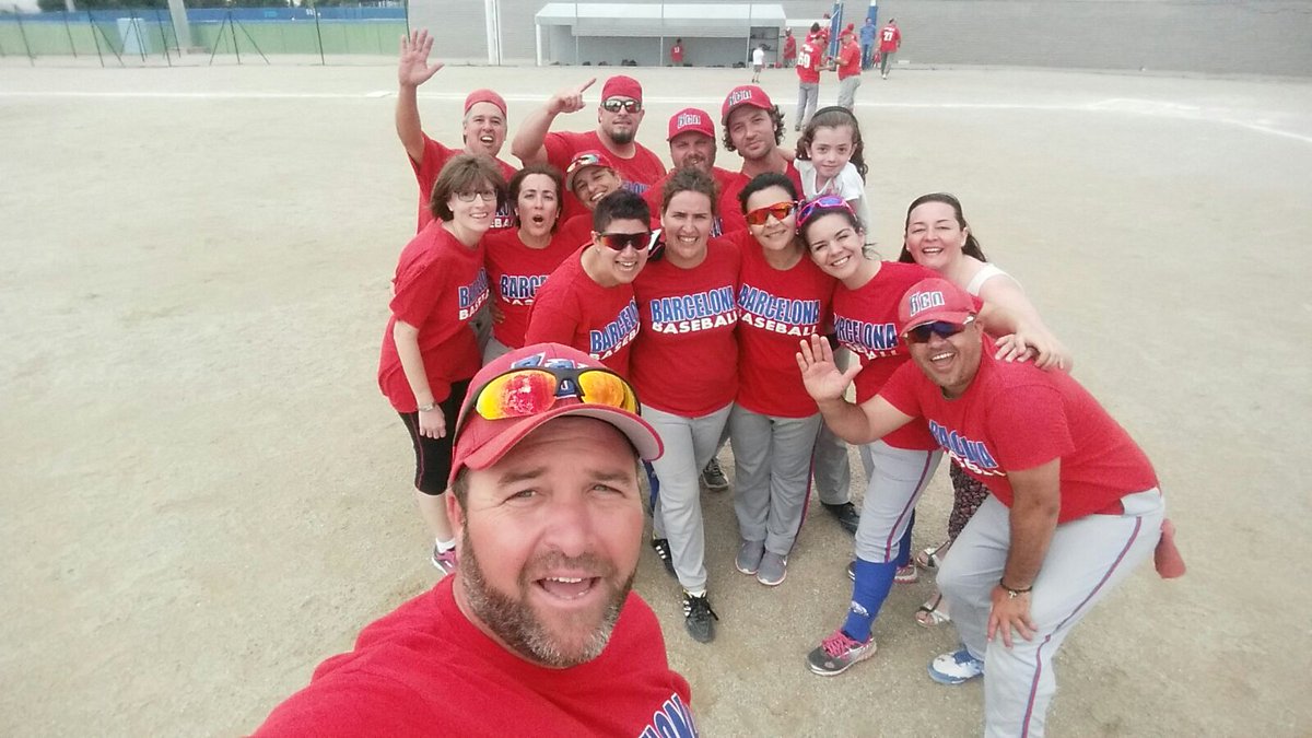 bateando's tweet photo. Slowpitch, doble victoria. CBB 10 - Gavà 6. CBB 12 - Gavà 1. Impresionantes juegos de Richard Bádenas, 3 Home Runs fuera del campo + 5 hits https://t.co/5a3pAF3YU7