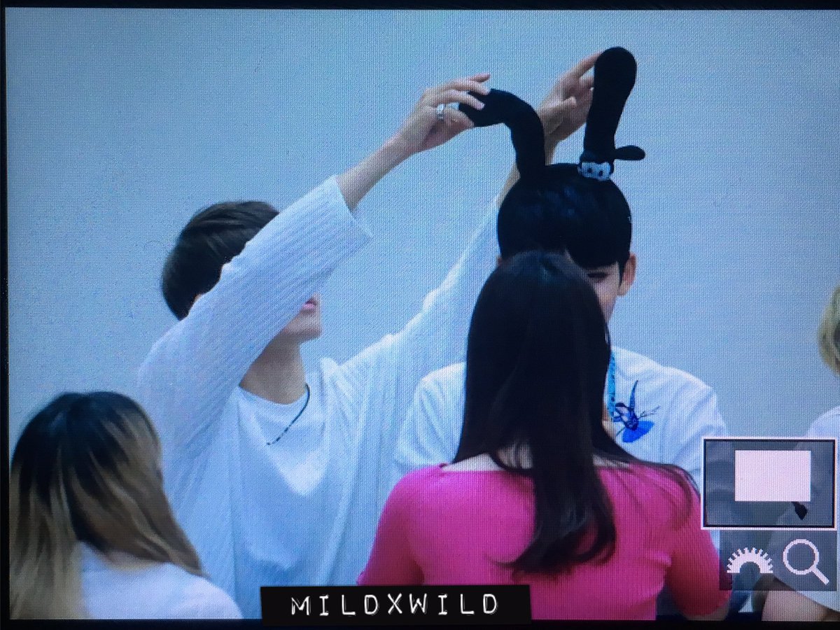MEANIE_PH's tweet photo. [PREVIEW] 170604 Gwanghamun Fansign #세븐틴 #민규 #MINGYU #원우 #WONWOO #울고_싶지_않아 ©mildxwild https://t.co/eFoFb4MztM