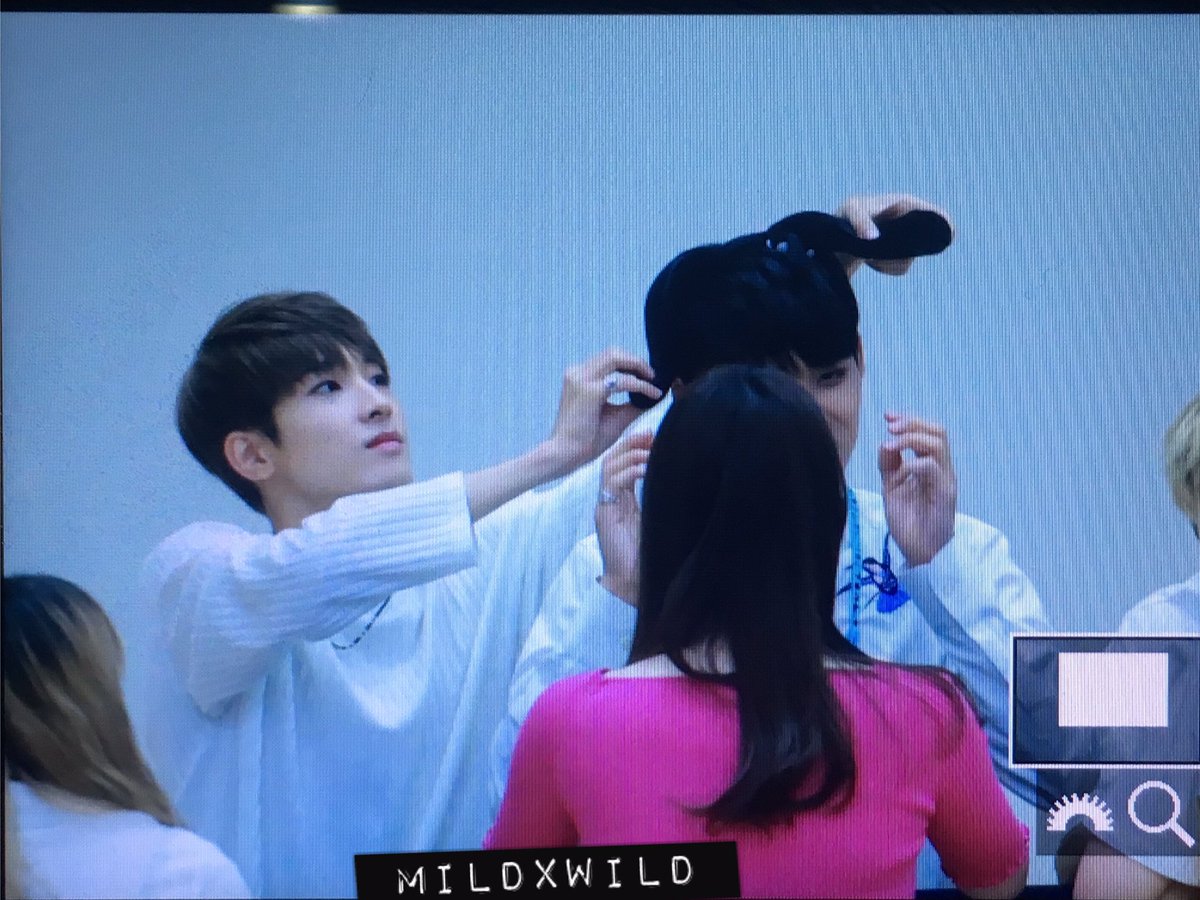 MEANIE_PH's tweet photo. [PREVIEW] 170604 Gwanghamun Fansign #세븐틴 #민규 #MINGYU #원우 #WONWOO #울고_싶지_않아 ©mildxwild https://t.co/eFoFb4MztM