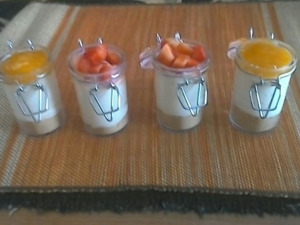 maca180564's tweet photo. @Quiero_Cupcakes Holaaaa, os dije q en breve los haría y aquí os los presento. Mius vasitos de crema mascarpone..😋 deliciosos. Gracias!!!😘😘😘 https://t.co/vgC87UDFOD