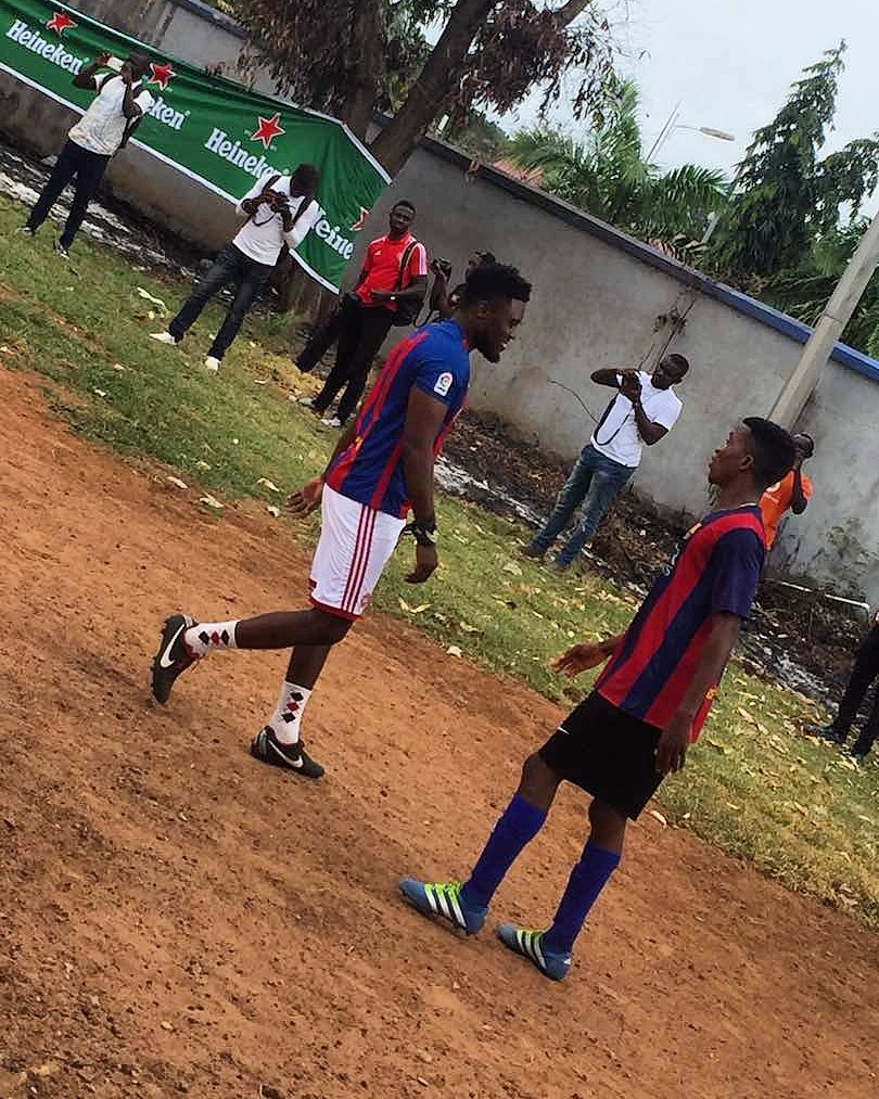 Donzy_Chaka's tweet photo. Me and @KinaataGh played 4 &amp; 5 for @drpounds #TeamPounds yesterday #hitzfmrepurjersey⚽.Senior players nodey talk too much.Check the Steeze! https://t.co/KAWNnpHvAk