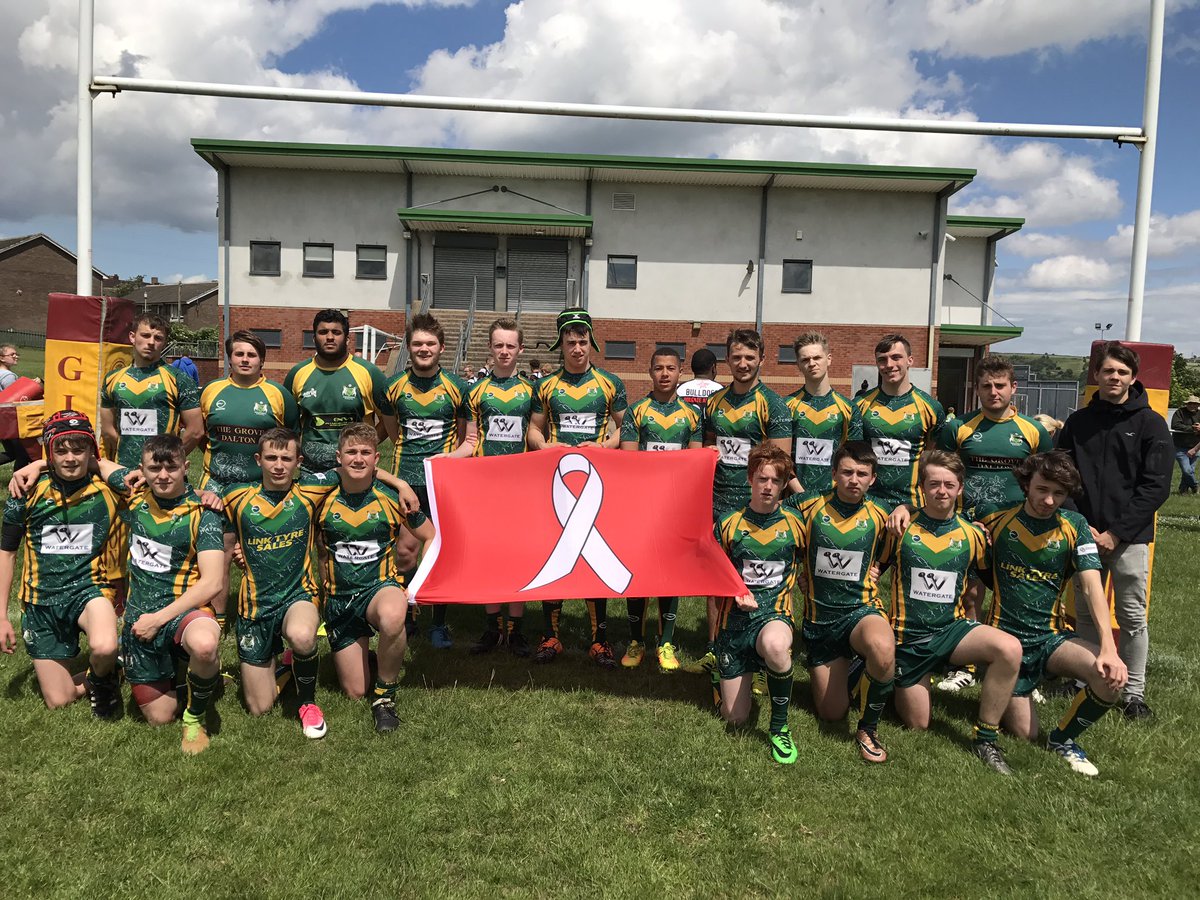 Gr8 game of rugby played by Moldgreen U18s &amp; super win 
Delighted to speak to the young boys &amp; have their support towards #WhiteRibbon #EVAW