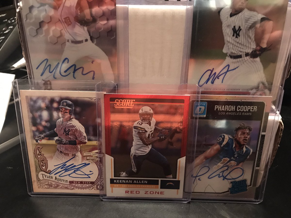 16bitcards's tweet image. Best @thelootlocker yet 4 autos and a numbered card.