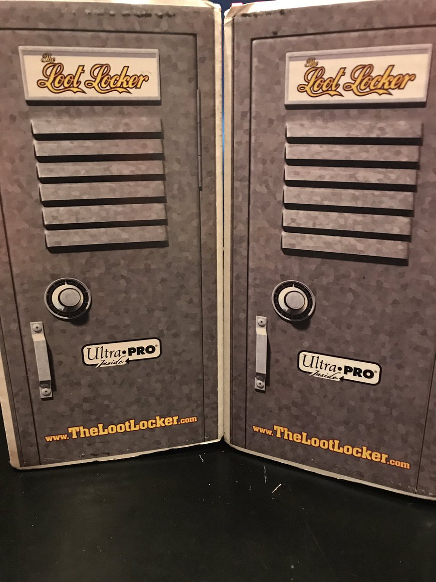 16bitcards's tweet image. Best @thelootlocker yet 4 autos and a numbered card.