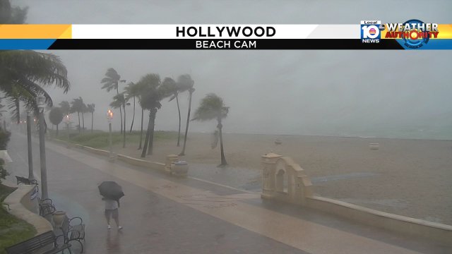 RIGHT NOW - Heavy and gusty shower soaking #HollywoodBeach #RainySunday #Flwx https://t.co/nATz8vzFPi