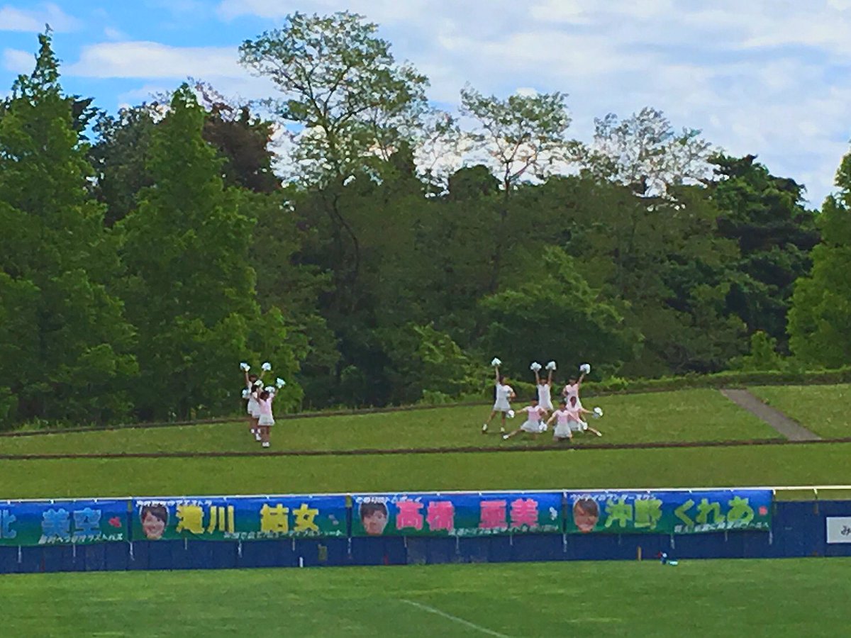 今日はサッカー部の応援に行ってきました！
サッカー部の応援は初めてだったので、多少グダグダ感があった事は否めませんが、たくさんの方に「よかったよ」「また応援来てね」「これからも頑張ってね」という温かい言葉を頂き、とても嬉しい限りです。
明日の決勝も頑張ってください！