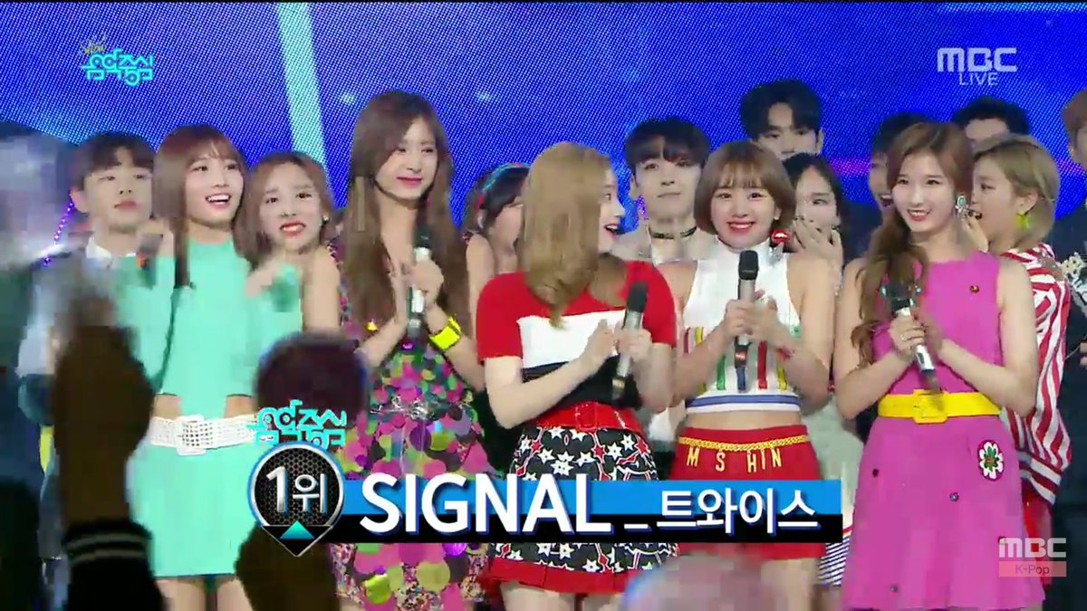 ayakorea20's tweet photo. 音楽中心2週連続
1位おめでとう🎉
#TWICE #트와이스
#SIGNAL #시그널
#SIGNAL8thwin
#나연 #정연 #모모 #사나
#지효 #미나 #다현 #채영 #쯔위
#쇼음악중심 #음중 #음악중심 https://t.co/j4NPMU6Rft