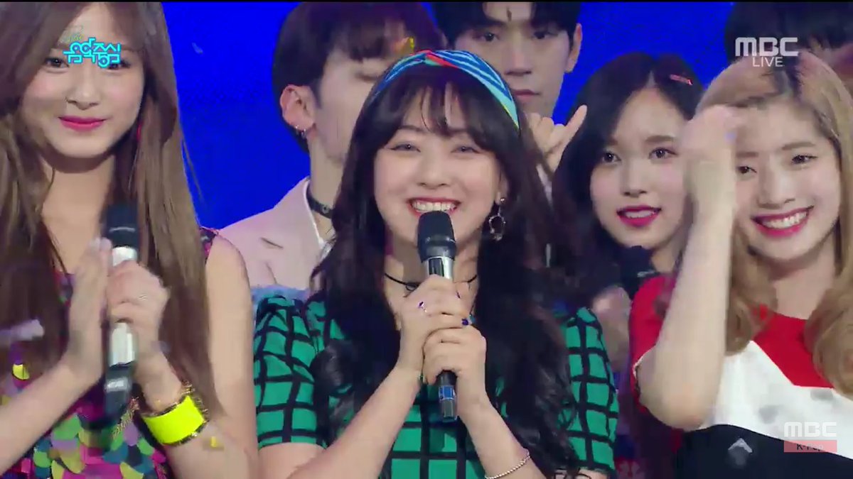 ayakorea20's tweet photo. 音楽中心2週連続
1位おめでとう🎉
#TWICE #트와이스
#SIGNAL #시그널
#SIGNAL8thwin
#나연 #정연 #모모 #사나
#지효 #미나 #다현 #채영 #쯔위
#쇼음악중심 #음중 #음악중심 https://t.co/j4NPMU6Rft