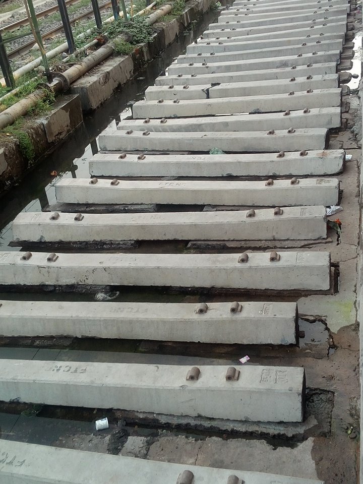 70503s's tweet photo. @RailMinIndia ,enquiry will show train no 18632 will arrive on PF 6 which is under construction.what will we do https://t.co/2cCO4lmV7M