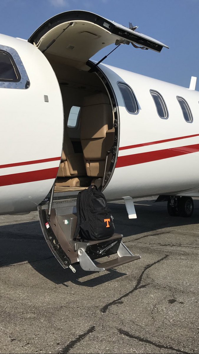 coachcanales's tweet photo. .... #TheBag Coming to A City Near You! QB'sWork! #GBO 🍊🍊🍊🏈🏈🏈 https://t.co/aWNWrveACS