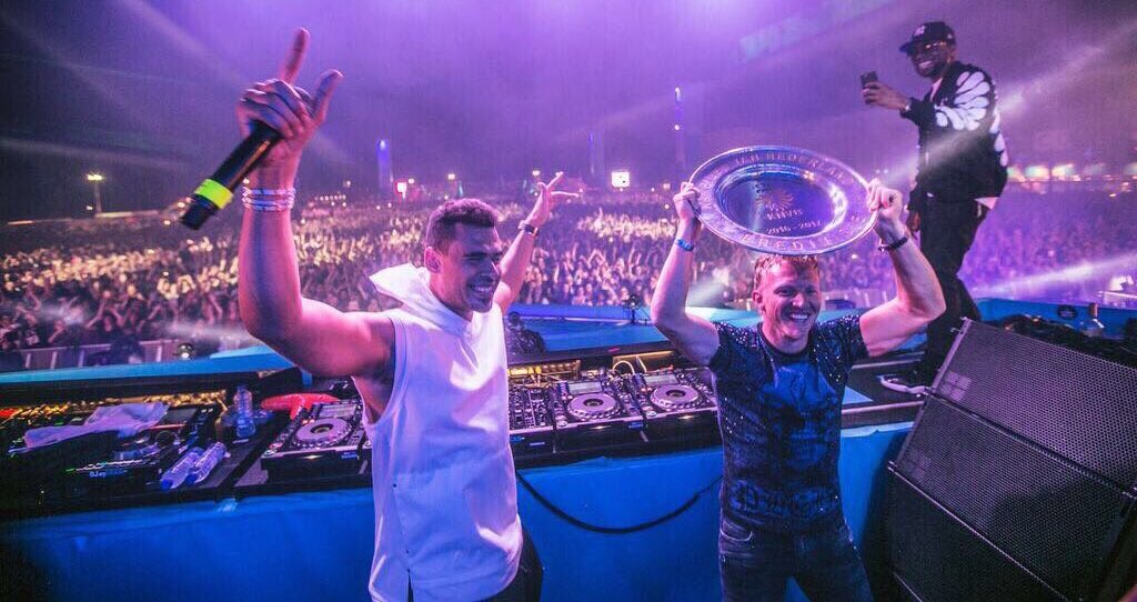 Kuyt's tweet photo. Thanks for a great night and having me on stage @afrojack! @theflyingdutch #TFD2017 #Afrojack #Feyenoord https://t.co/E3Y6m9Invv