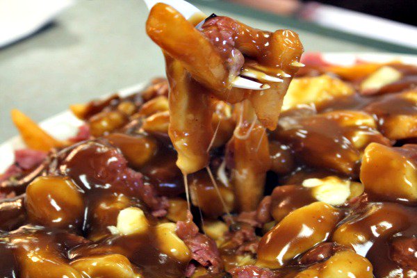 Allez-vous chez Poutinefest? Il arrivera à Trois Rivières en Septembre. #RT. #poutinefest #worldofpoutine #troisrivieres #poutine #quebec