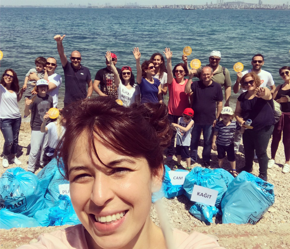 silahilal's tweet photo. Bugun #turuncukalpler ile Kinaliada sahilinde 40 kg plastik, kagit, cam ve metal topladik 🐠🐙🐟 #ingbankturkiye #dunyacevregunu #turmepa https://t.co/KPh7DY56fv