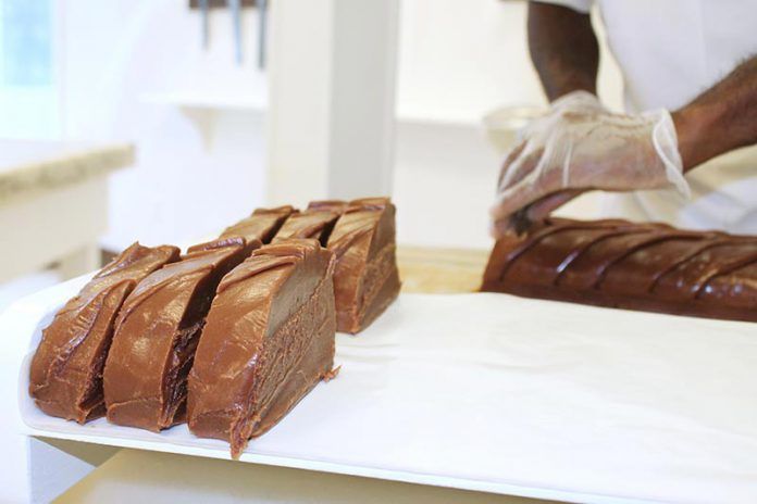 Making sweet magic at Murdick’s Fudge - The Martha's Vineyard Times buff.ly/2soMIzD <a href="/themvtimes/">MV Times</a>