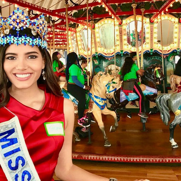 MissWorldLtd's tweet photo. Miss World joined 100 children for a special day at the seaside!
#missworld #beautywithapurpose #chanceforchildren https://t.co/Zvboh2R2iM