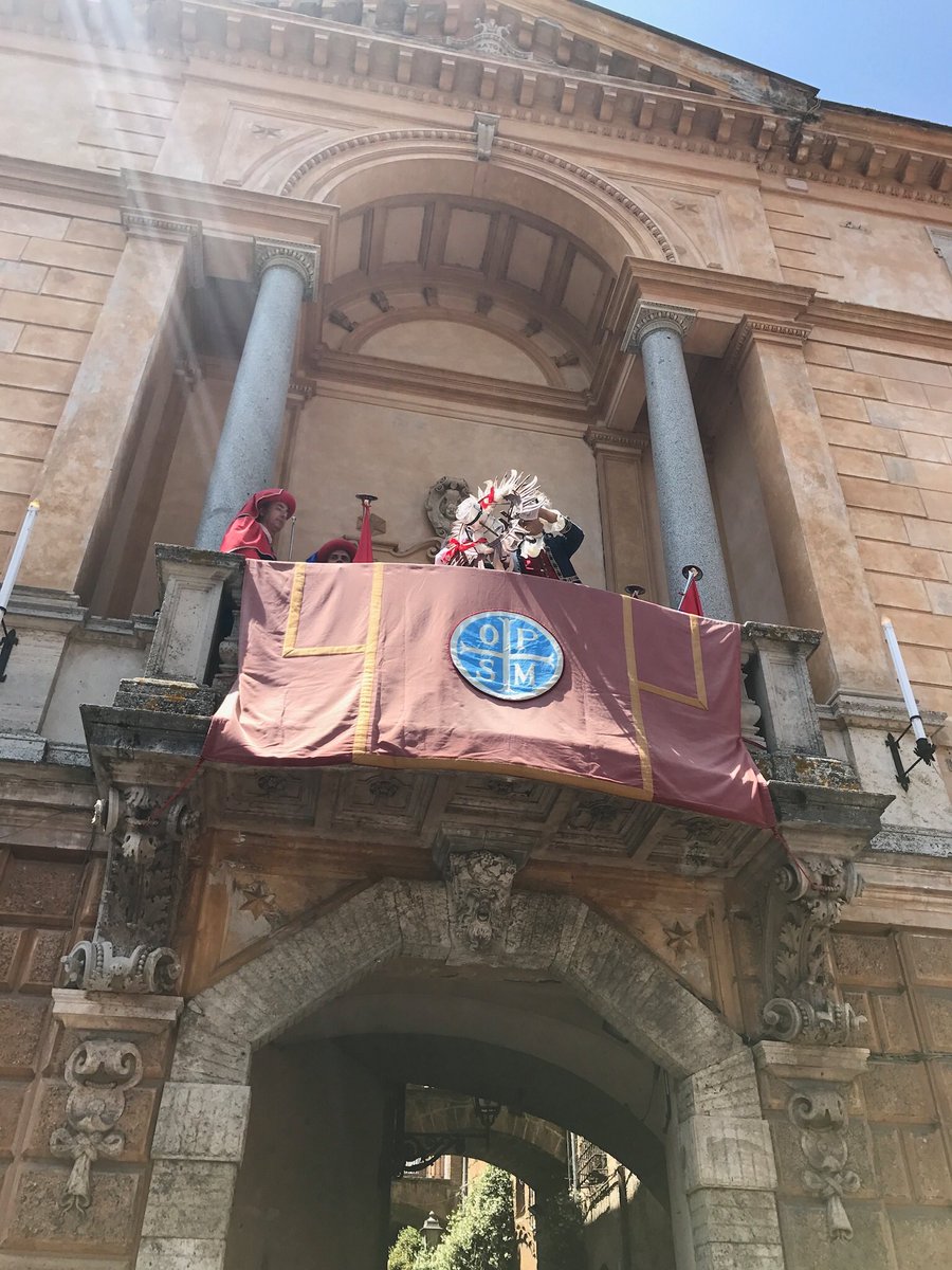 Rossyfo's tweet photo. La consegna della #Palombella2017 https://t.co/ldfub4eDU6