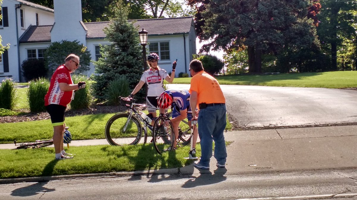 tiffpua's tweet photo. Helping our first rider on the north route for the @UPAFRide. #SAG5 #UPAFRide https://t.co/Dxj3wyhc3U