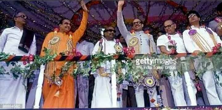 Dravida_Peravai's tweet photo. அன்று...தலைவர்..
இன்று...தளபதி..

#LegislativeLegendMK #KarunanidhiVairaVizha #HBDKalaignar94 https://t.co/XVV9OxtaTM