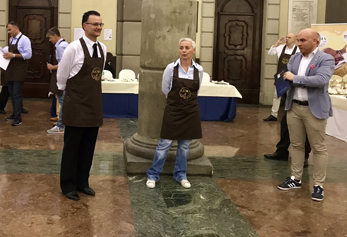 Alma_School's tweet photo. Al via il concorso ALMA Caseus: i professionisti del formaggio si presentano #almacaseus #almaschool https://t.co/QbQxiEqKLD