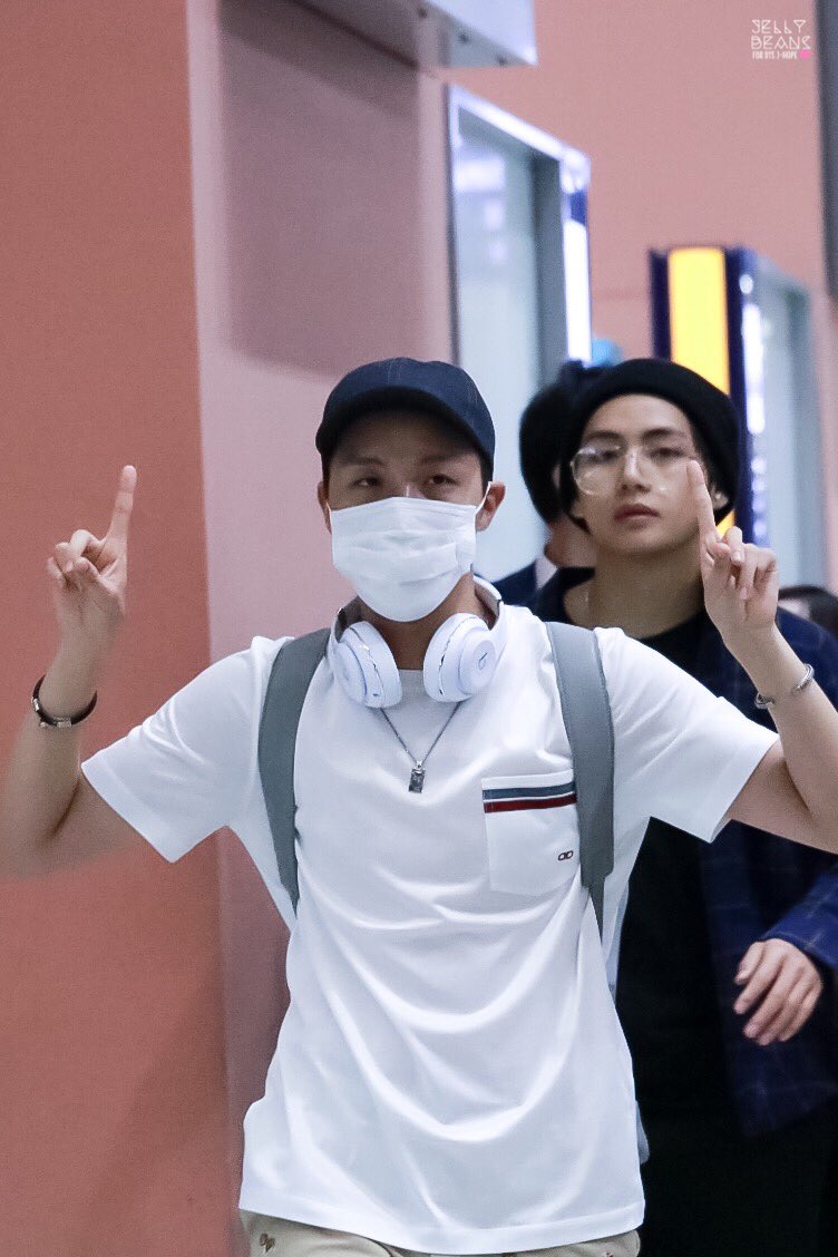 BTS_shin's tweet photo. 170529 https://t.co/SnbmFDWSed #Jellybeans_HJ KIX입국🛬
#JHOPE #방탄소년단 #제이홉
#호비 #정호석 💚 
#Dont_Edit… https://t.co/nG9f0Q9nbN