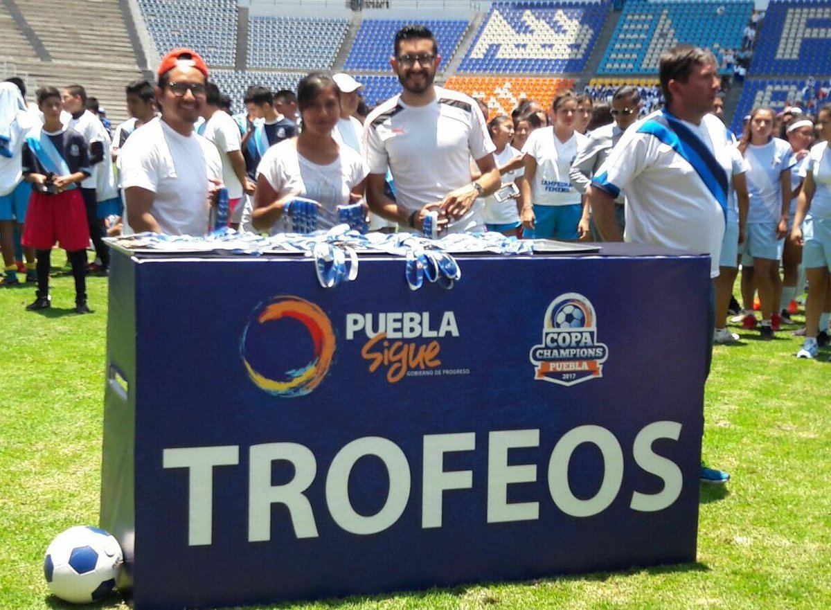 Nuestra #FamiliaCECyTE presente en la final de la #CopaChampionsPuebla 2017