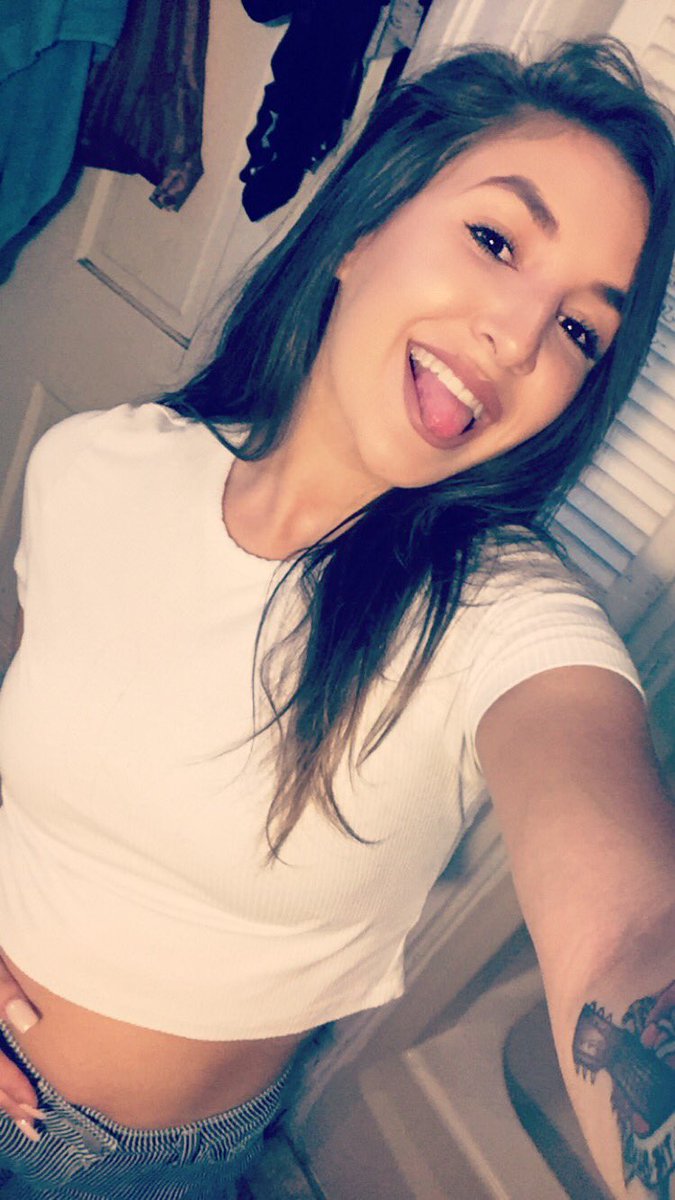 maluubei's tweet photo. I straightened my hair for the first time in years #samefonewhodis https://t.co/ItKTjHFfz4