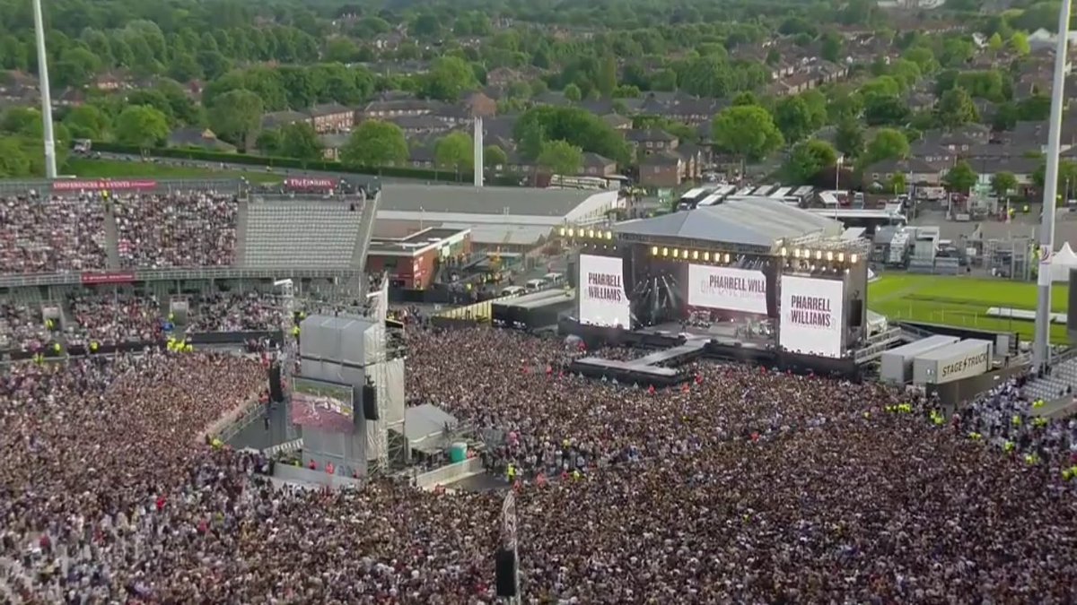 Chiara_Galiazzo's tweet photo. Quando vedo cose del genere sono felice ❤🎼 #ONELOVEMANCHESTER https://t.co/VFtsCIZcxd