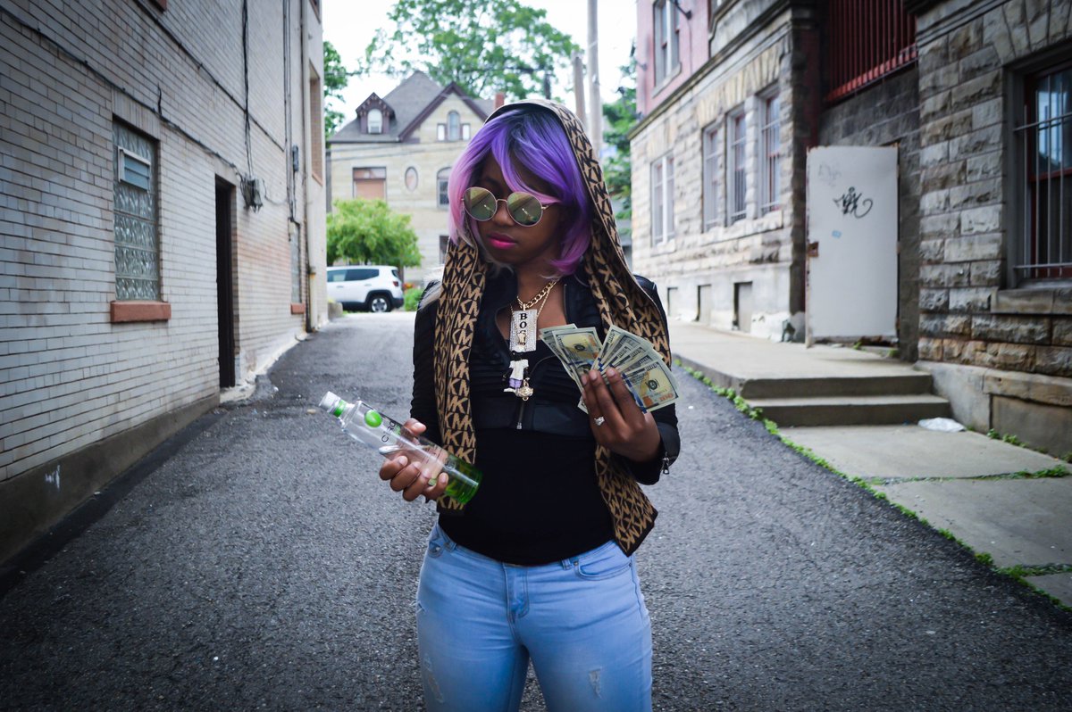 New_WaveMusic's tweet photo. Go Follow #UndergroundFemaleArtist @LadyTBadd Her music is #Dope #SheMakesHits https://t.co/Z9u7BBPC56