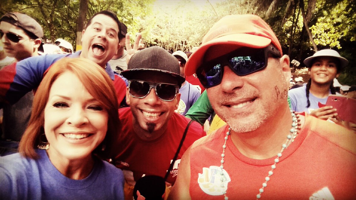 5to día de Da Vida Caminando con <a href="/raymondarrieta/">Raymond Arrieta</a> de Morovis a Vega Baja! El pueblo da gracias a Raymond! Detalles a las 5 <a href="/TelenoticiasPR/">Telenoticias</a>