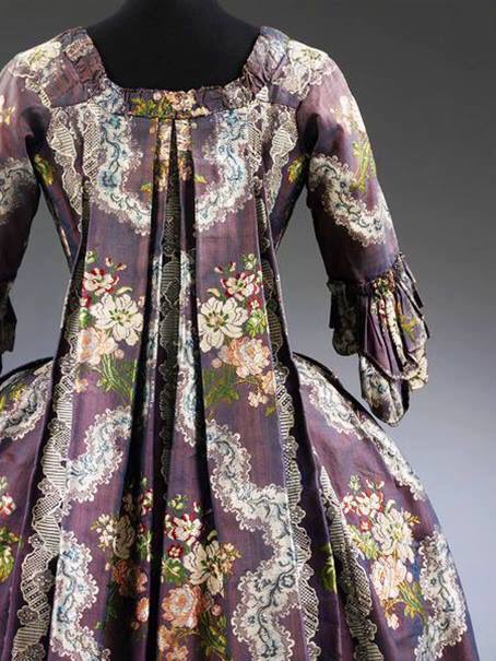 SilkDamask's tweet photo. #SackBackSunday: Sumptuous sack back gown & petticoat, #purple silk, brocaded w/flowers & lace, France, 1765-70 @V_and_A #georgiangorgeous https://t.co/ObwtSVGlea