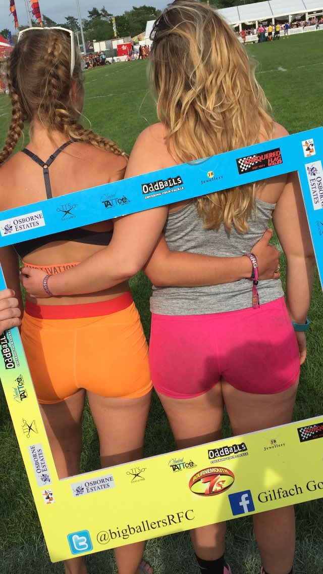 BigBallersRFC's tweet photo. @stevenevans118 @CarysPhillips2 @EUWRFC @waleswomenrugby @myoddballs It must be a Exeter uni thing rocket 🚀 @Bournemouth7s https://t.co/qQtNa1CP8a