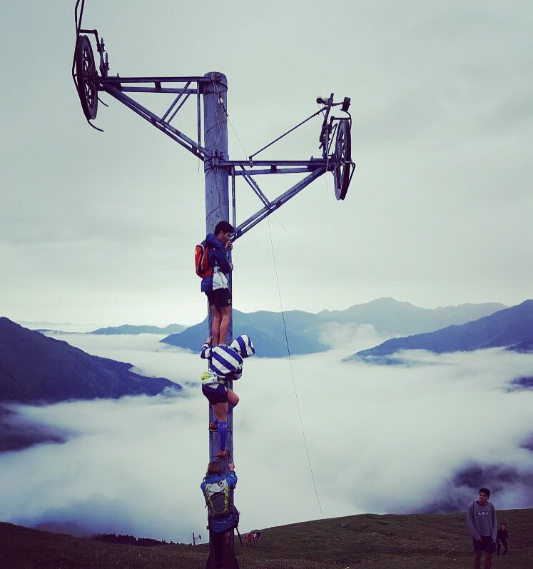 Subiendo la Tuca ⛰🏃🏻‍♀️ <a href="/girlscatskiteam/">Girlscatskiteam</a> <a href="/fceh_cat/">Federació Catalana Esports d'Hivern</a> <a href="/EsquiAlpiFCEH/">Tecnificació Alpí</a>