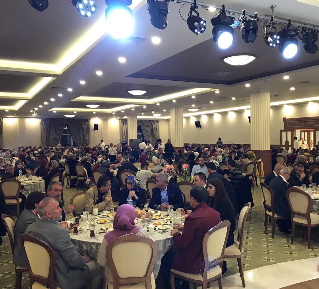 selvacam's tweet photo. Kadın Eğitim ve Kültür Merkezilerine giden kadınlarımız ve aileleriyle birlikte yaptık iftarımızı.... @vysltiryaki https://t.co/SCZEFXbTdK