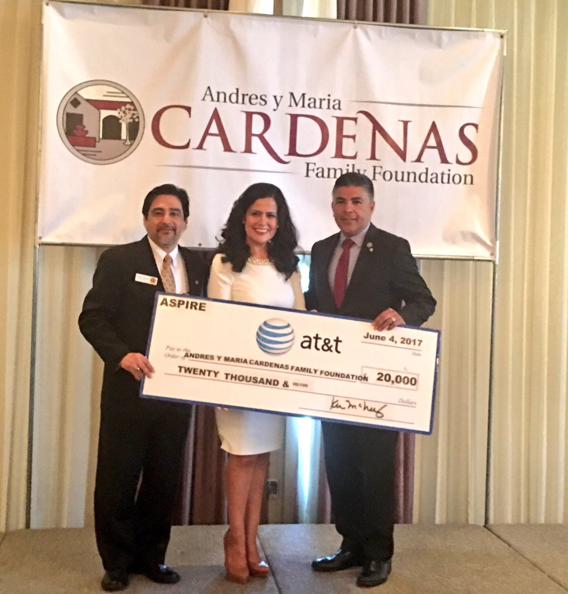 LupitaSCornejo's tweet photo. .@ATTPolicyCA proud to support the #AMCCF and #SFV scholars #CollegeBound #ATTImpact @ConnectToGood #LifeatATT #CollegeReady @RepCardenas https://t.co/8H40rKdBkG