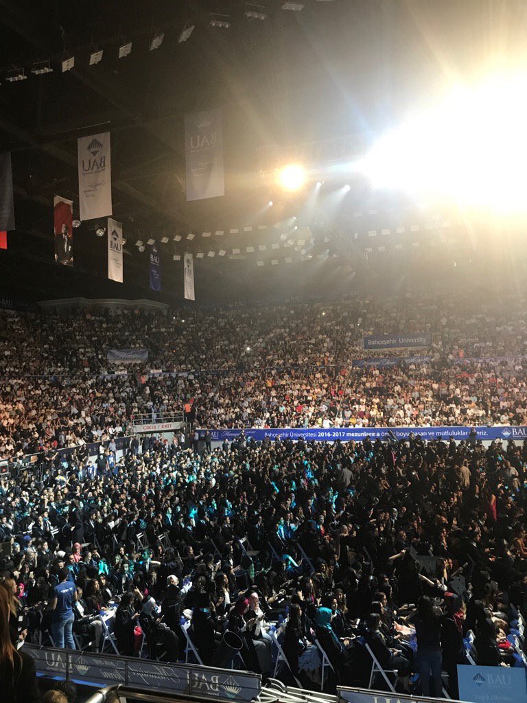 SenayYalcin1's tweet photo. Bugün Cumhuriyetimizin temel değerlerini özümsemiş aralarında 57 ülkeden uluslararası öğrencimizin de bulunduğu 3100 BAU'luyu mezun ettik https://t.co/bpv5CaTQiS
