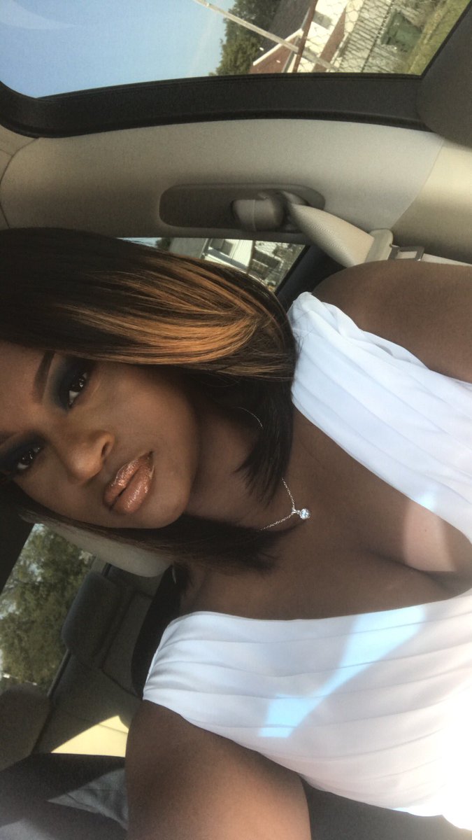 bvssy17's tweet image. babygirl, you did it 🎓✨ #2k17Graduation #PolyAlumni 🔹🔸