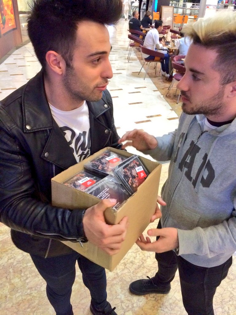 Acabo de encontrar esta foto con <a href="/AlxPla/">A L E❌</a> ...No me preguntéis porque pero me encanta xD! 
Seguro que no paraba de mirar mis morritos jajja
🐒🐒